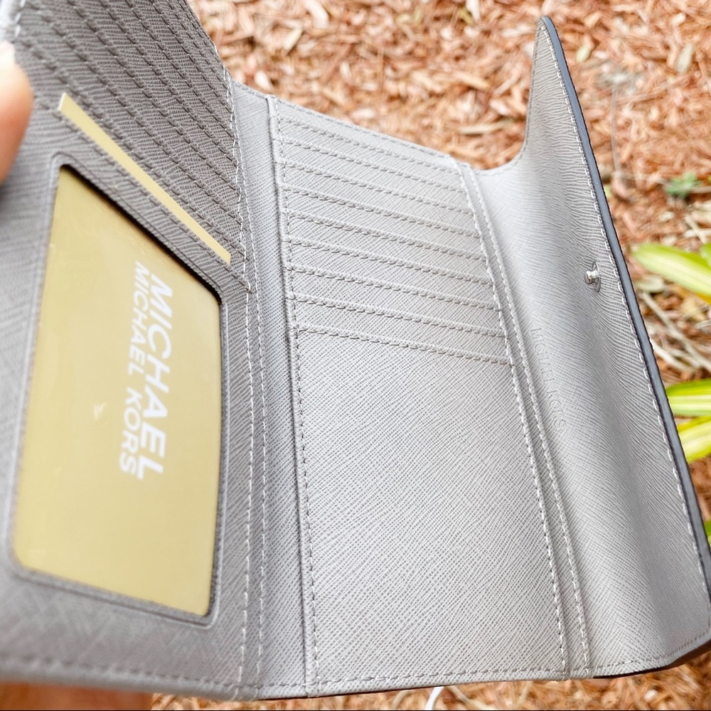 Michael kors large trifold wallet white MK grey - Picture 7 of 7